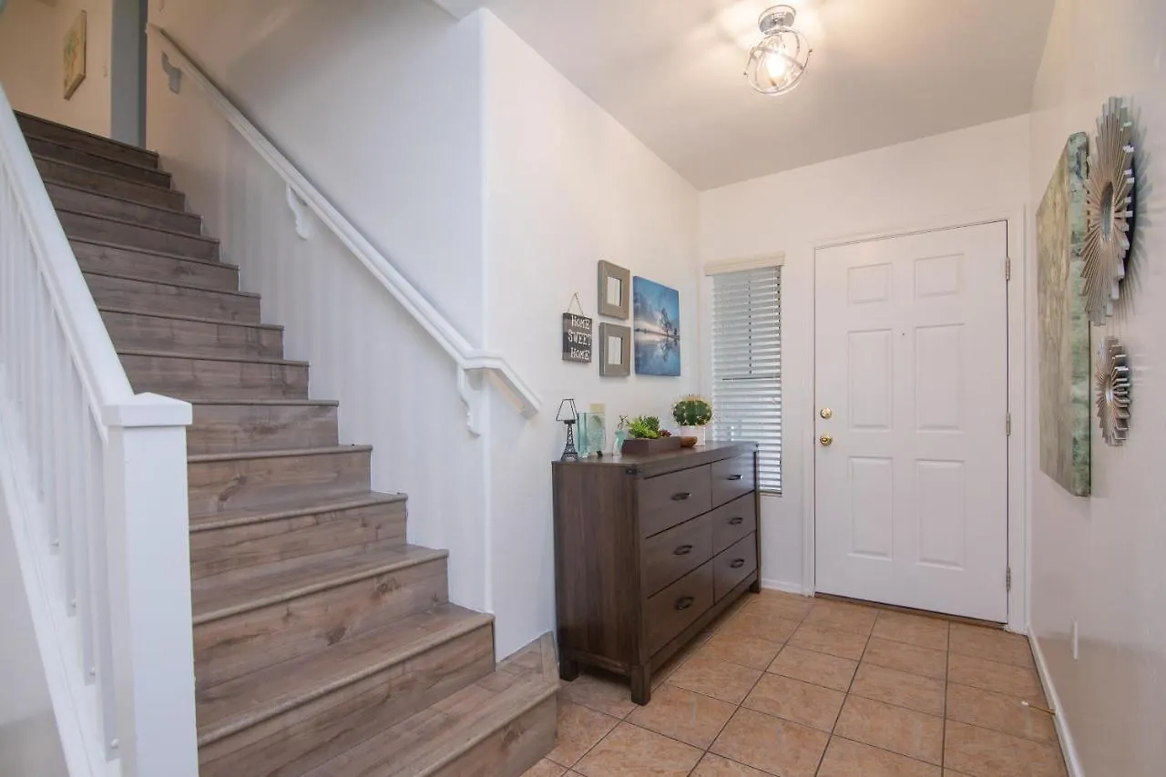 Stylish Home Phoenix - Low Rates Now! Holiday home