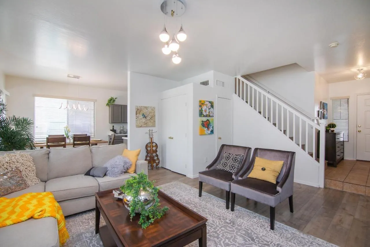 Holiday home Stylish Home Phoenix - Low Rates Now!